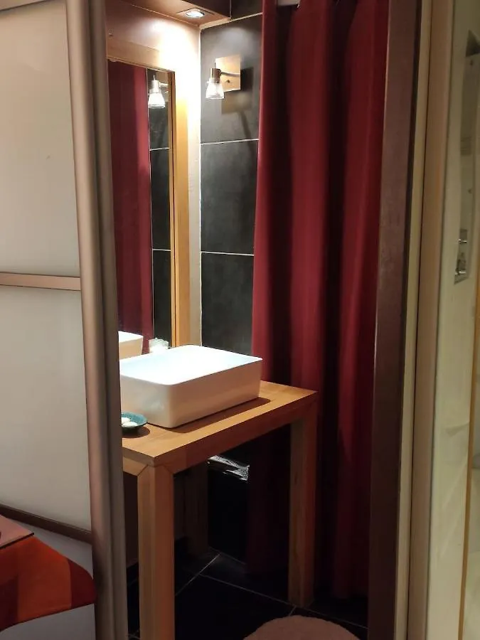 Prázdninový dům Studio Climatise 4 Personnes 27 M2 + Terrasse 15 M2 + Piscine Et Petanque Le Muy