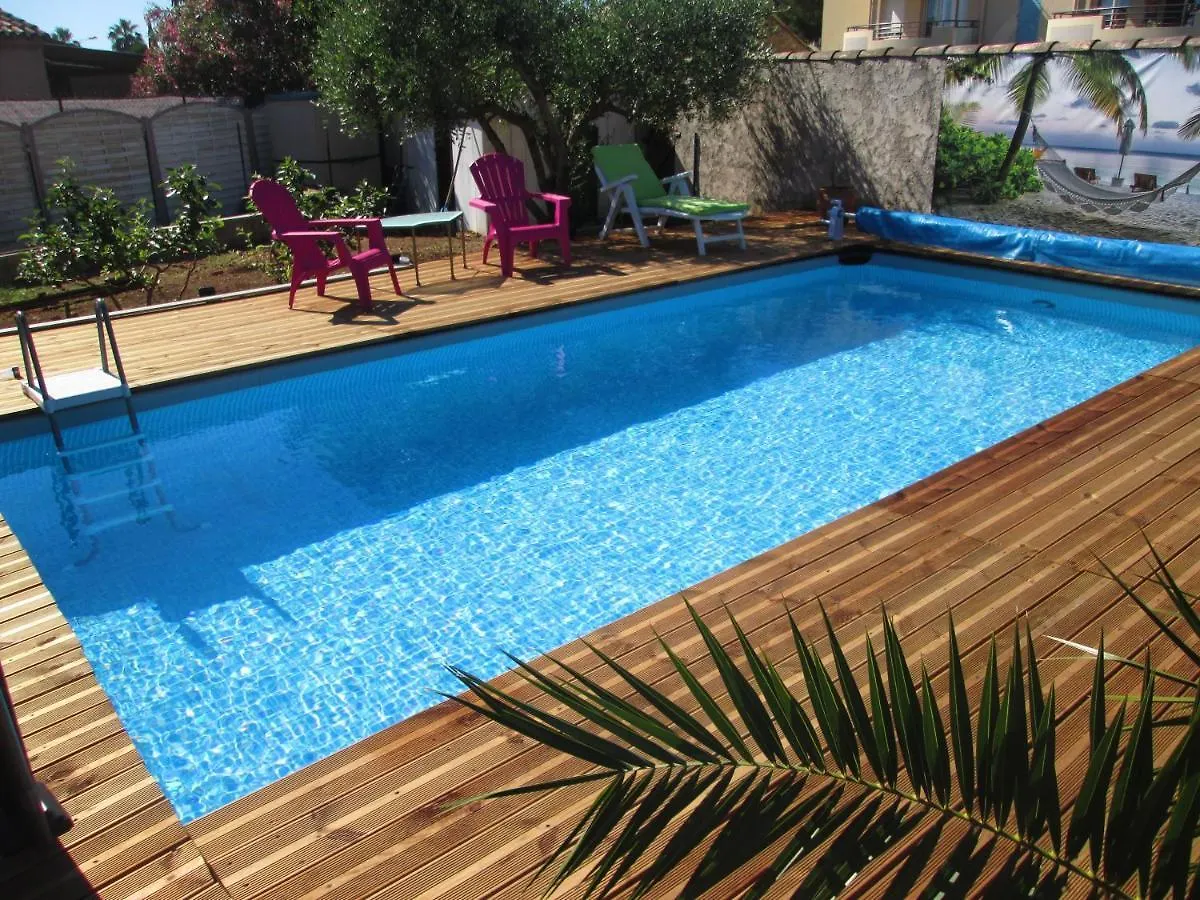 Studio Climatise 4 Personnes 27 M2 + Terrasse 15 M2 + Piscine Et Petanque Le Muy Holiday home