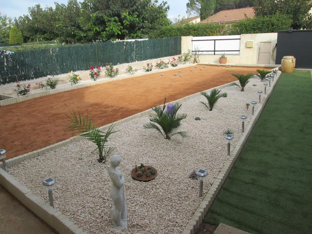 Holiday home Studio Climatise 4 Personnes 27 M2 + Terrasse 15 M2 + Piscine Et Petanque Le Muy France