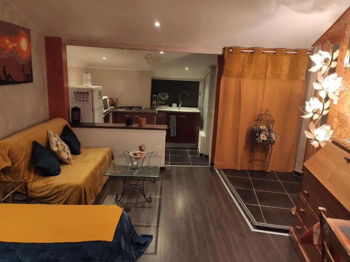 Studio Climatise 4 Personnes 27 M2 + Terrasse 15 M2 + Piscine Et Petanque Le Muy France